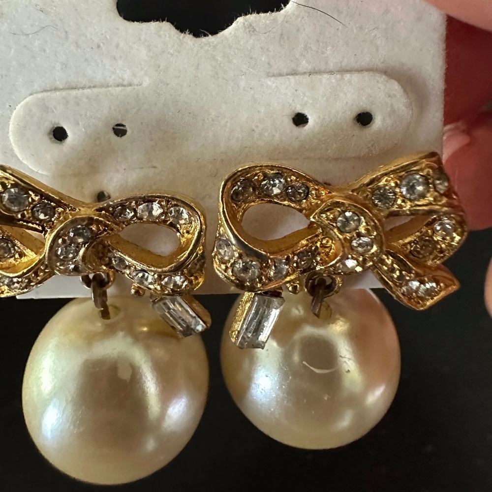 Gold Tone Bow Rhinestones Pearls Earrings No Brand Post Very Good Condition